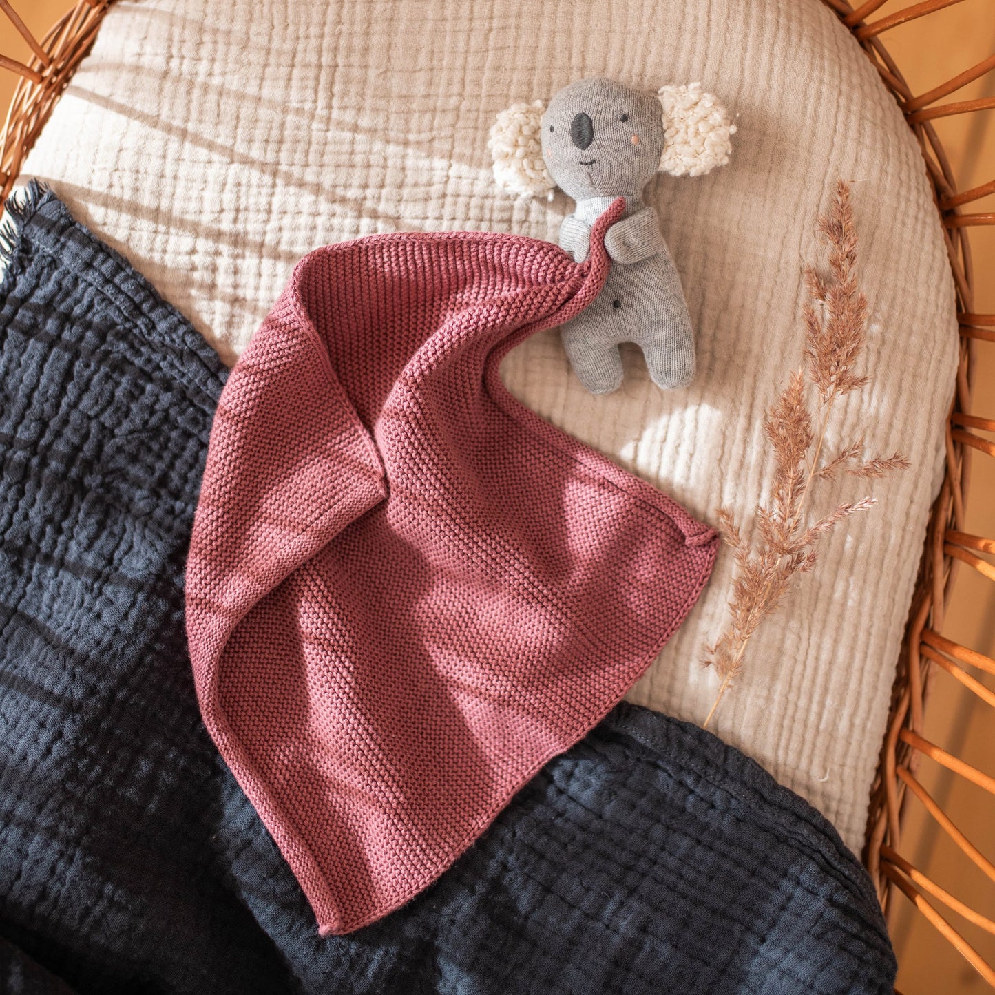 Kuscheltuch Koala mit Halstuch altrose