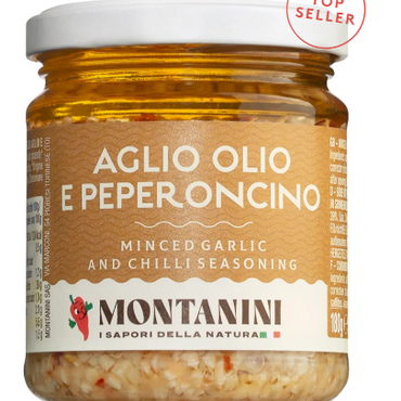 Food Gehackter Knoblauch mit Öl und Chilli